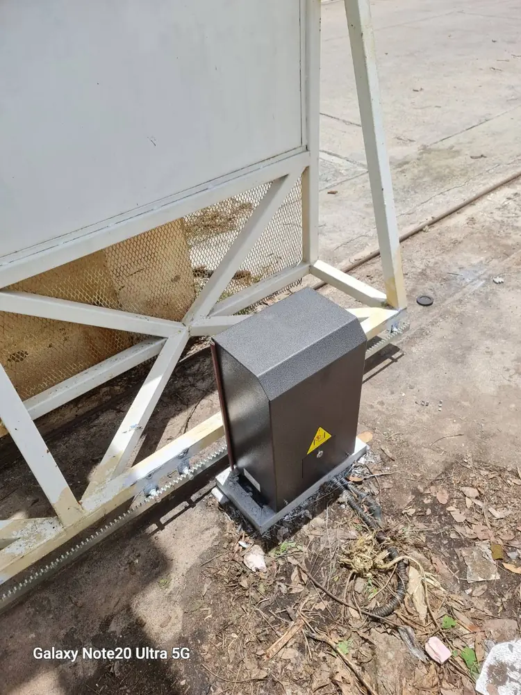 ประตูรั้วบานเลื่อนไฟฟ้า XEKA ATG-AB03 หน้างานโรงงานจริง
